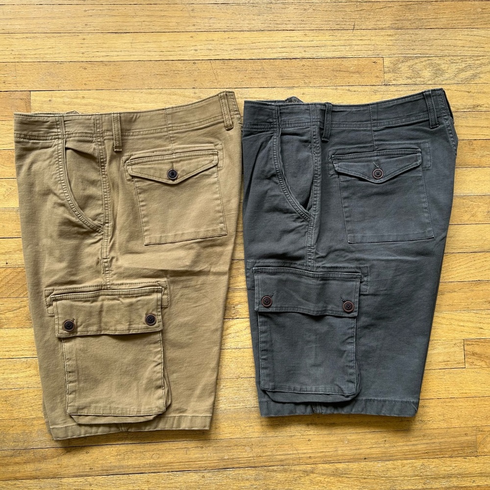 Men’s shorts lot of 2 size 34 Lucky Brand Saturday Stretch khaki and dark blue